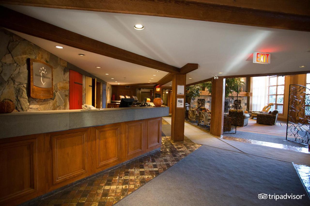 Hilton Grand Vacations Club Whistler Hotel Exterior photo