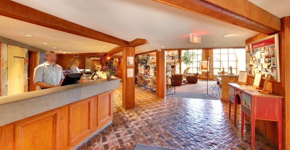 Hilton Grand Vacations Club Whistler Hotel Exterior photo