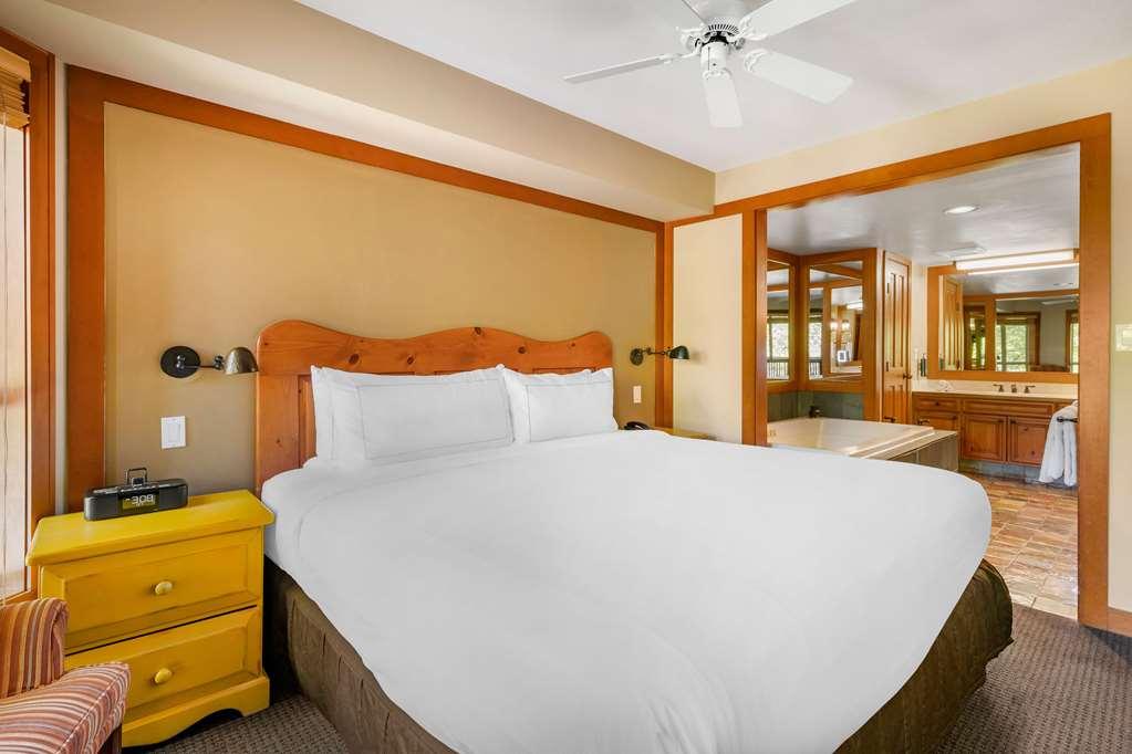 Hilton Grand Vacations Club Whistler Hotel Room photo