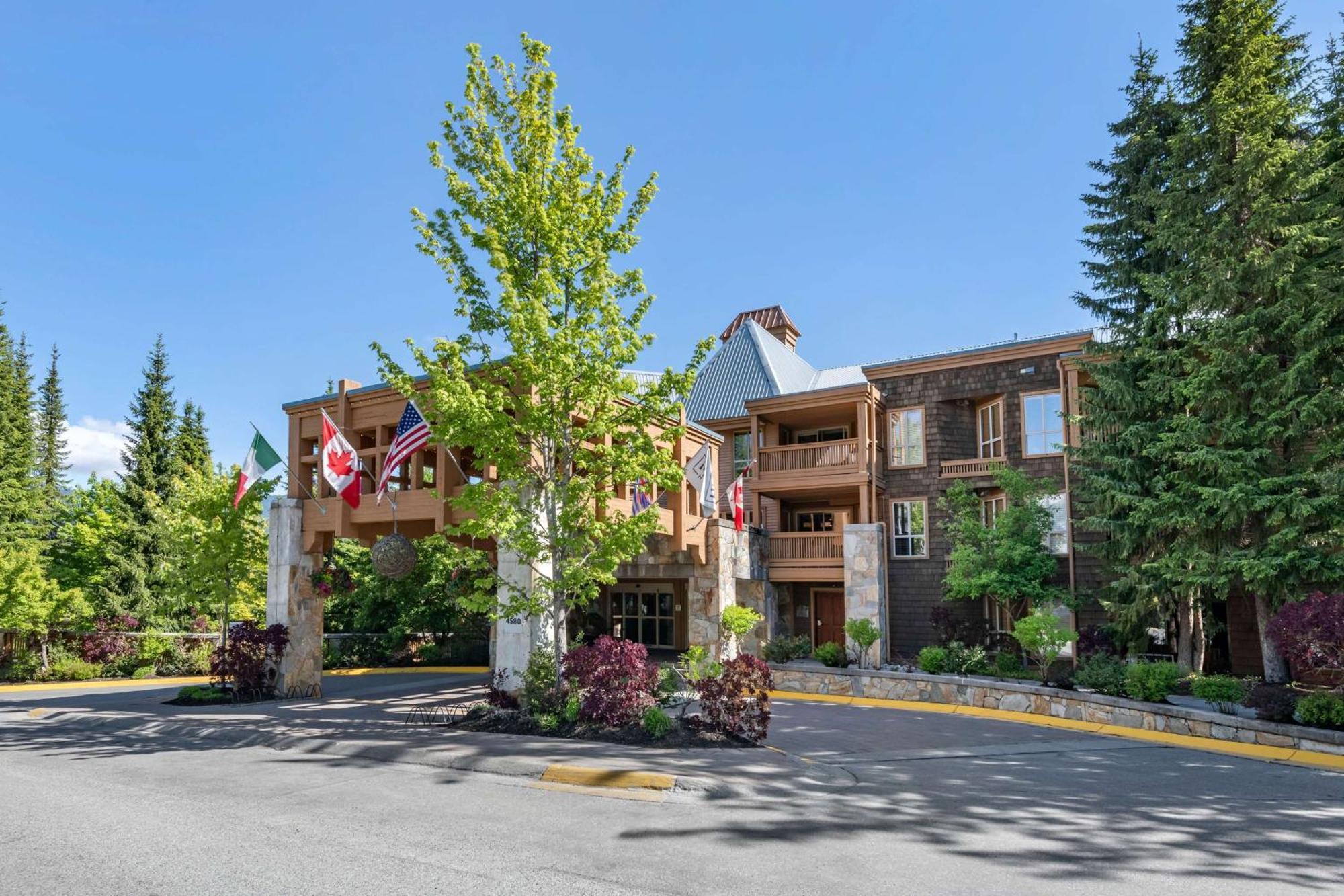 Hilton Grand Vacations Club Whistler Hotel Exterior photo