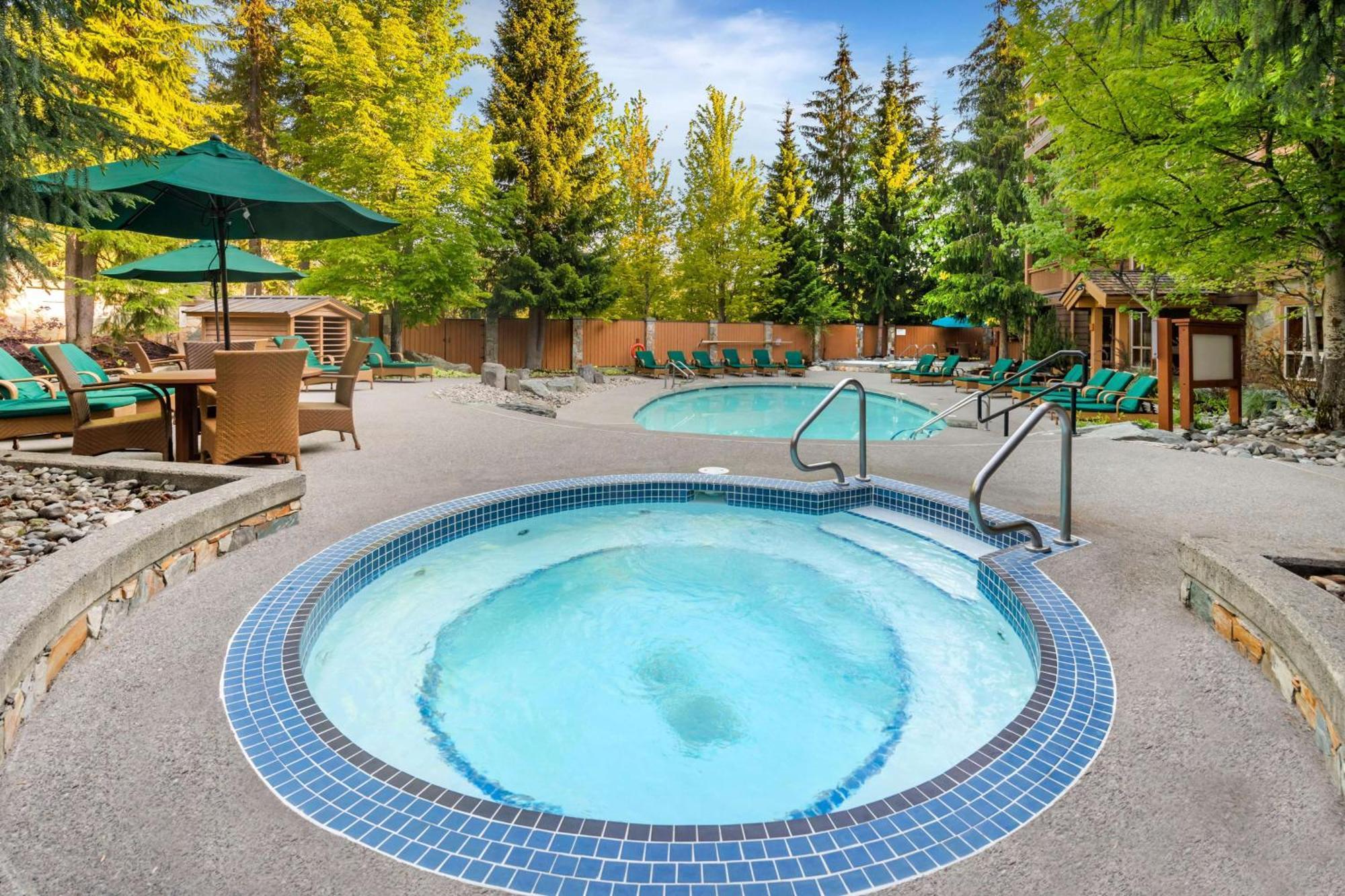 Hilton Grand Vacations Club Whistler Hotel Exterior photo