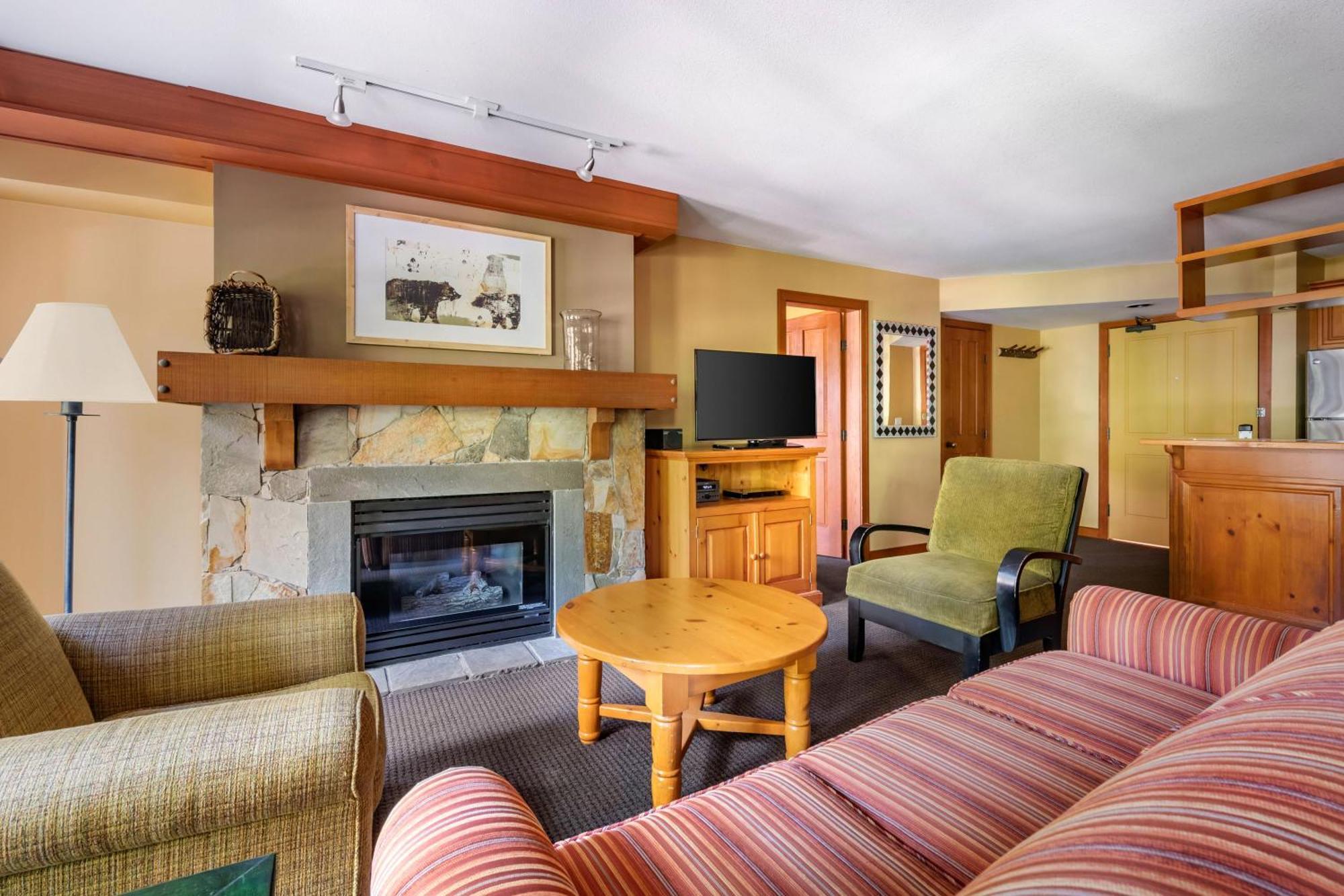 Hilton Grand Vacations Club Whistler Hotel Exterior photo